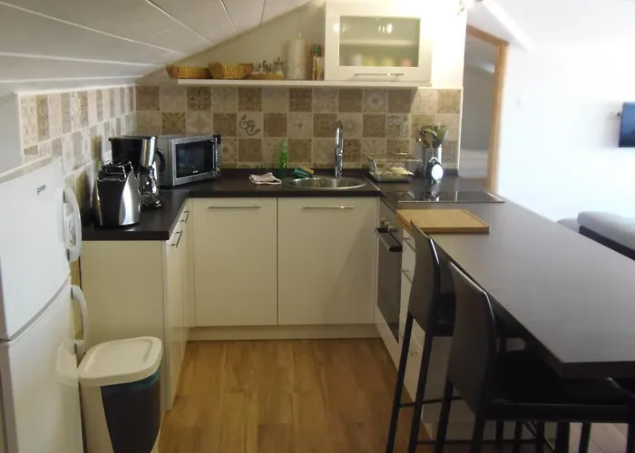 With A Parking Space - 13597 * 노비비노돌스키